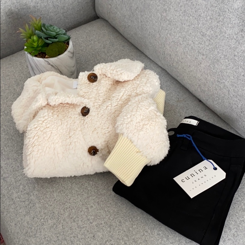 🔄🆕OCTOBER BOX💕BLACK JEANS- HOST PICK 11/27